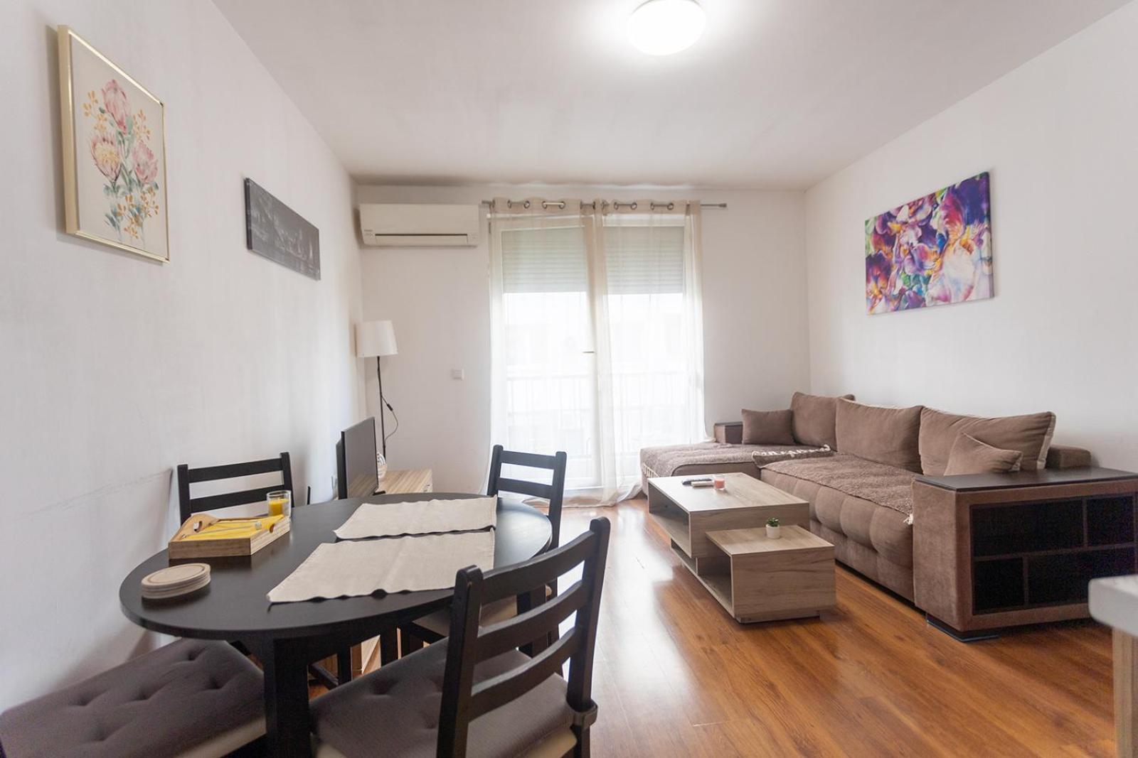 Апартаменти Karastoyanovi's Apartment- Studentski Grad Софія